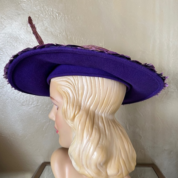 ASTONISHING DESIGNER JACK  MCCONNELL VINTAGE PURPLE FELT WIDE BRIM + FEATHERS - Picture 9 of 16